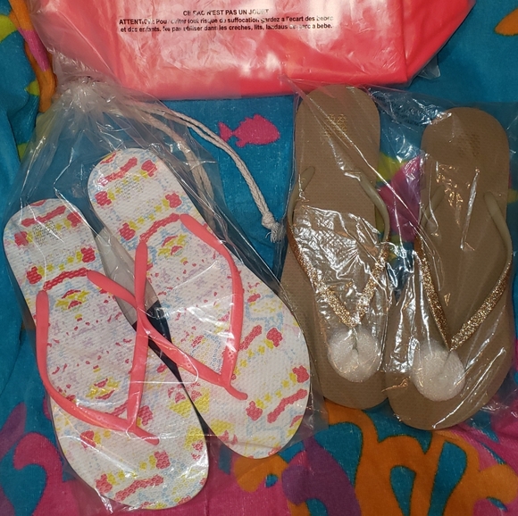 Victoria's Secret Beach Angel Bundle 2 Pairs of Sandals+An Insulated Cooler NWT - Picture 6 of 8